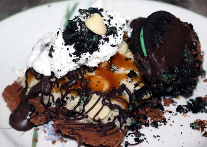 Mint Oreo and White Chocolate Pie