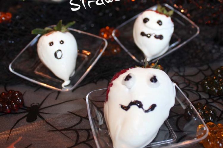 Halloween Chocolate Covered Strawberry Ghosts