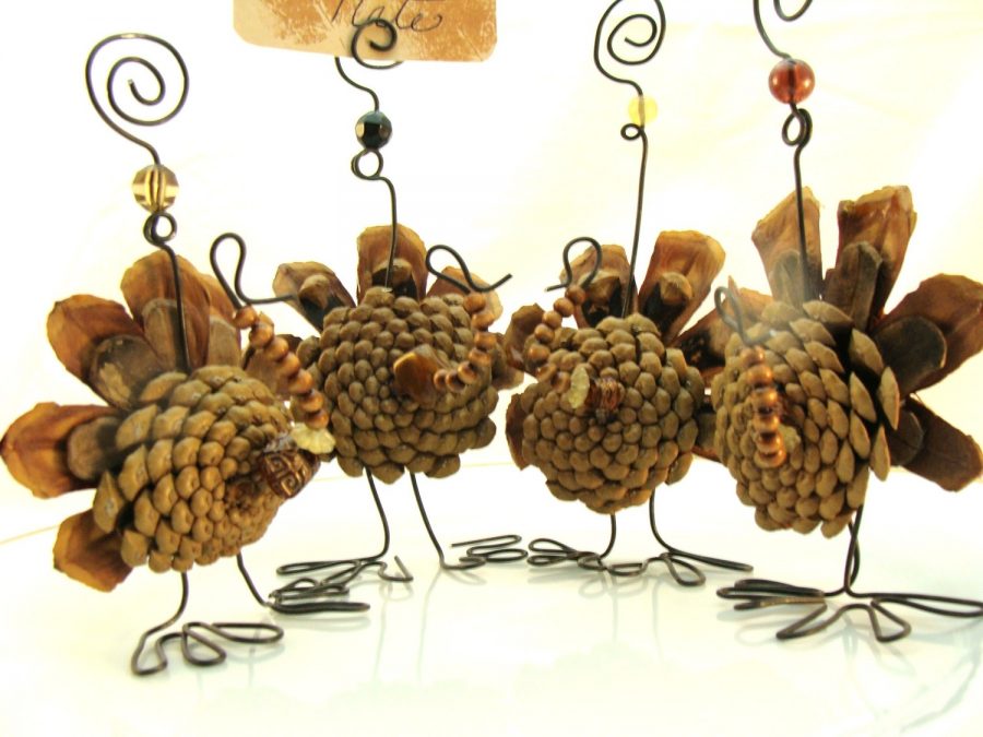 15 Thanksgiving Table Settings - Turkey Pine cone Place settings