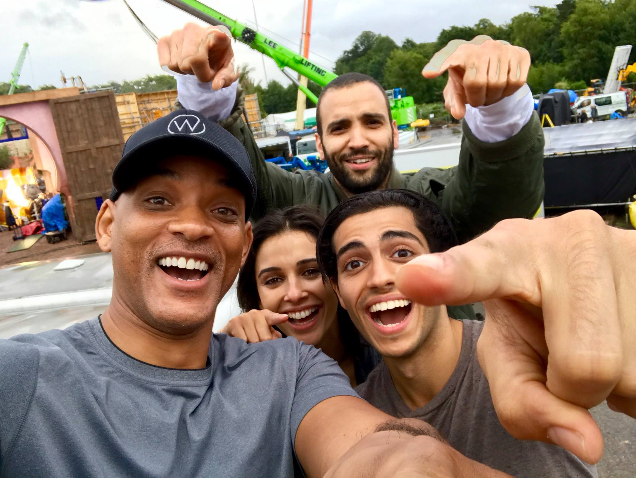 Check out this Selfie of #Aladdin Cast Members: Will Smith, Mena Massoud, Naomi Scott and Marwan Kenzari