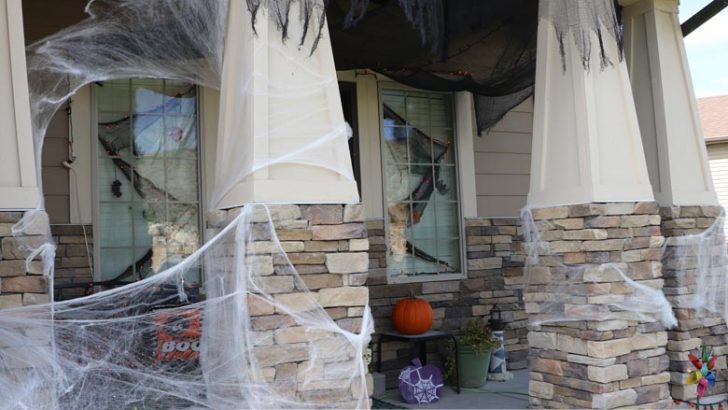 DIY Spooky Front Porch Halloween Decorations